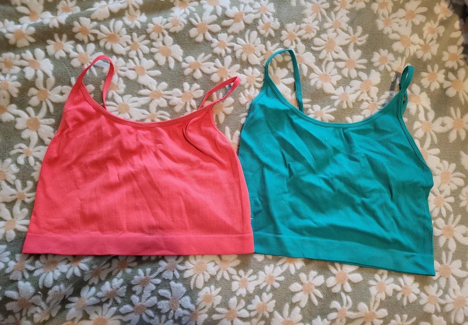 Deux tops courts taille S